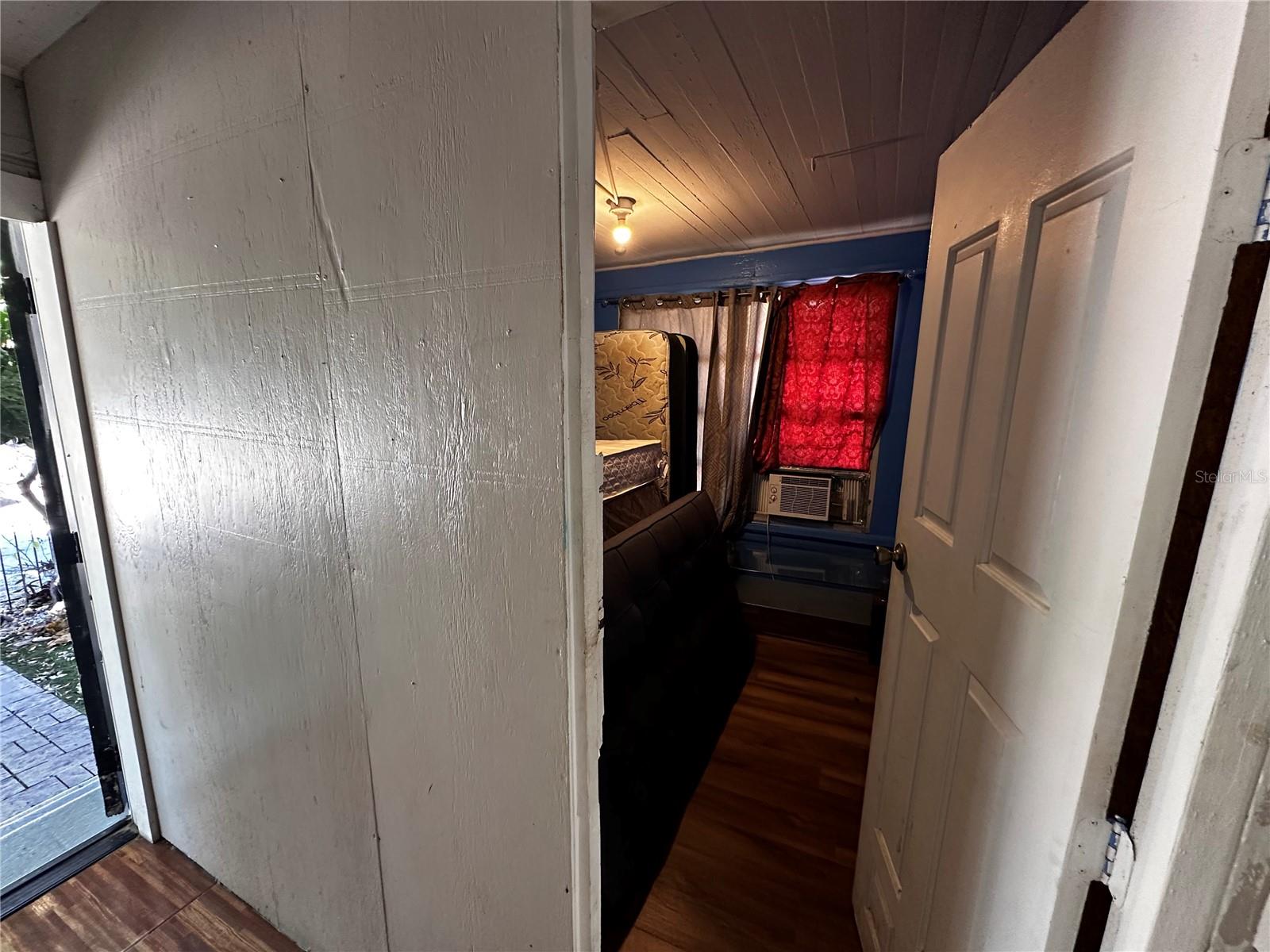 Image 4 of 41 For 2415 Marconi Street