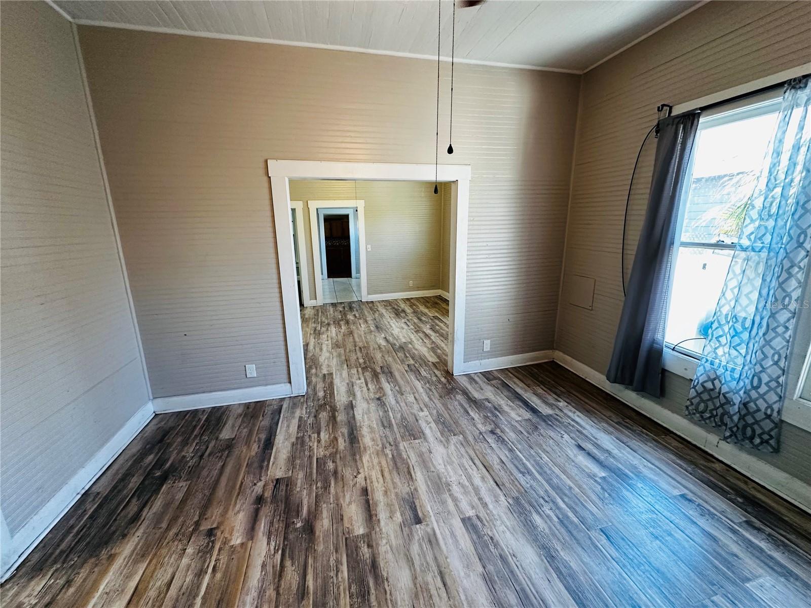 Image 6 of 41 For 2415 Marconi Street