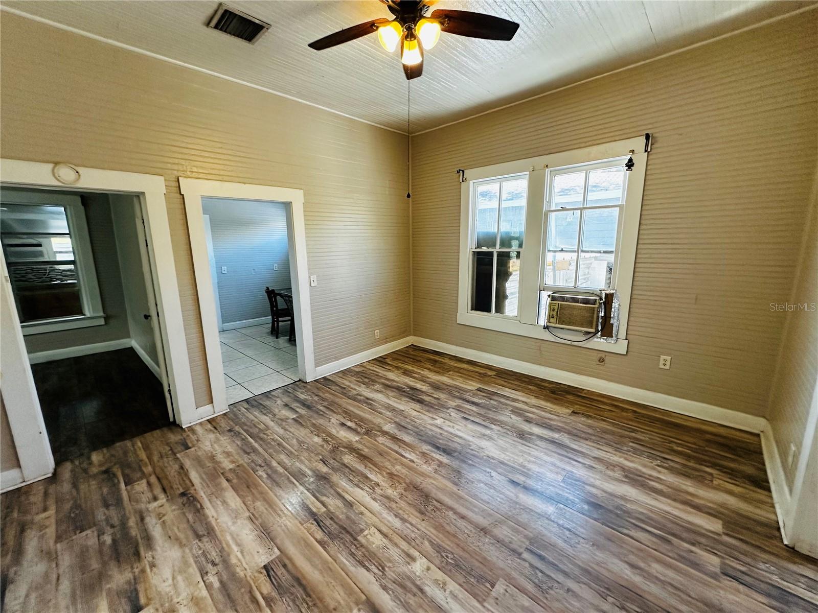 Image 8 of 41 For 2415 Marconi Street