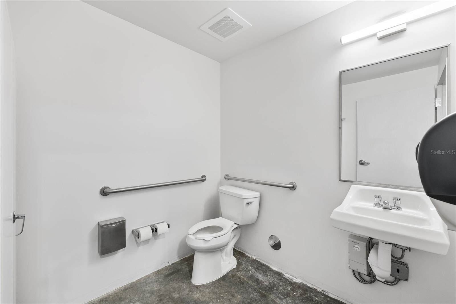 Image 18 of 21 For 1111 34th Street 102