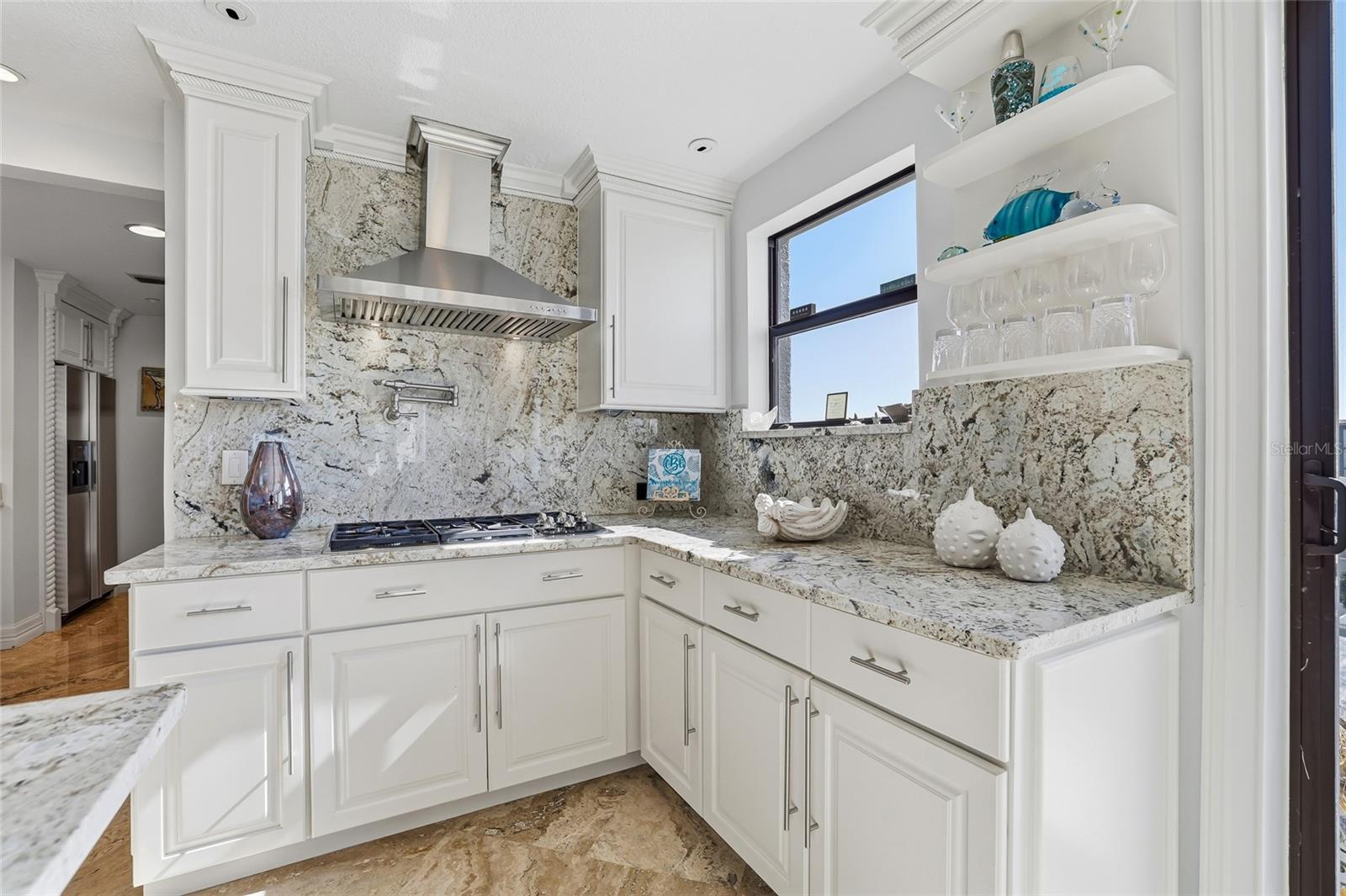 Image 11 of 82 For 19730 Gulf Boulevard 4