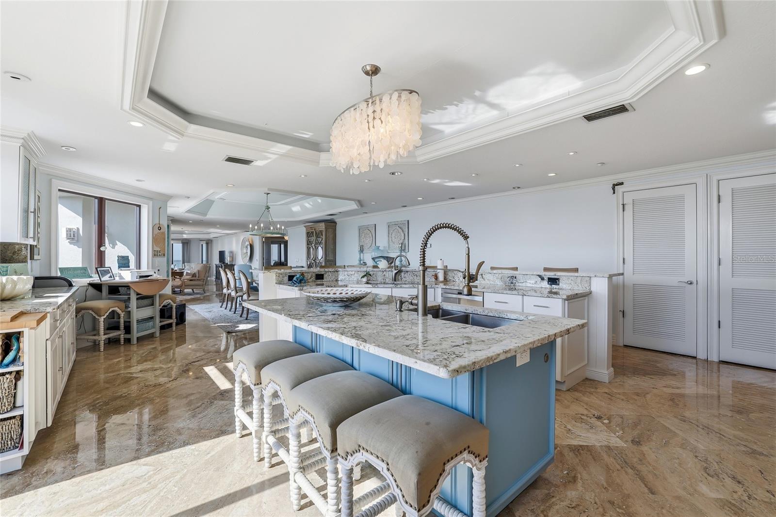 Image 14 of 82 For 19730 Gulf Boulevard 4