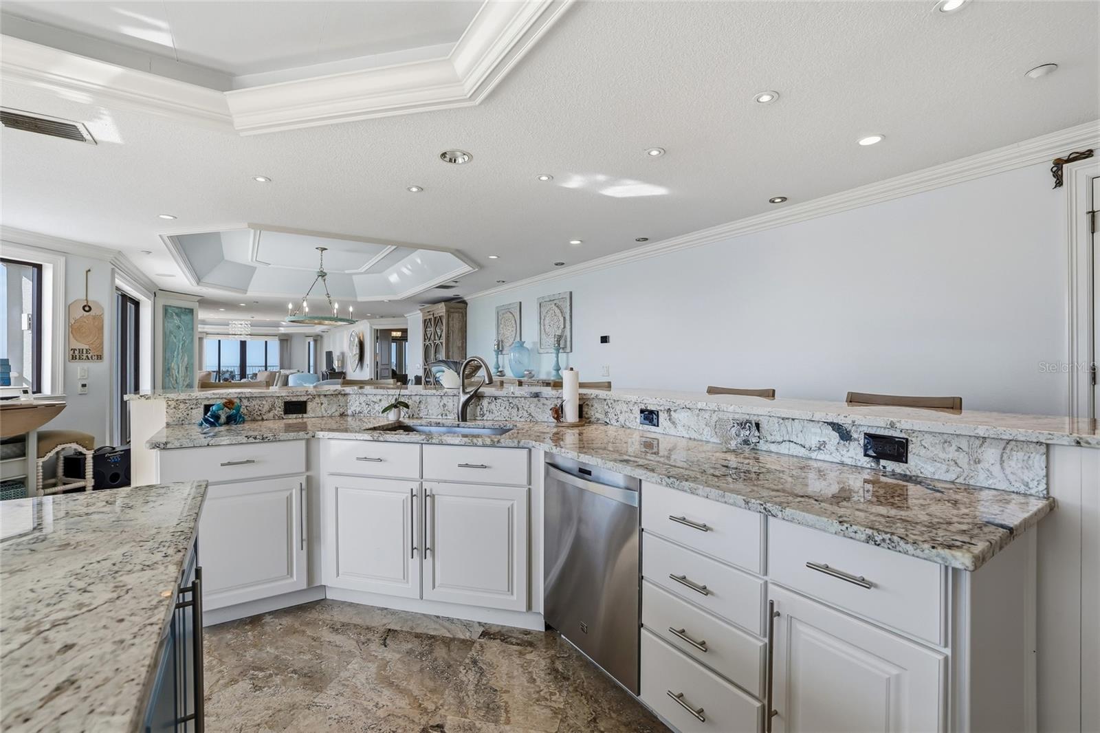 Image 16 of 82 For 19730 Gulf Boulevard 4