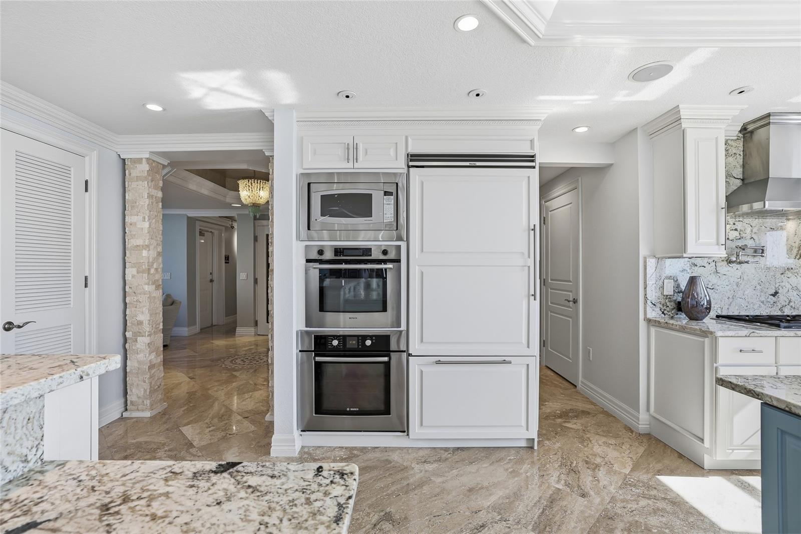 Image 20 of 82 For 19730 Gulf Boulevard 4