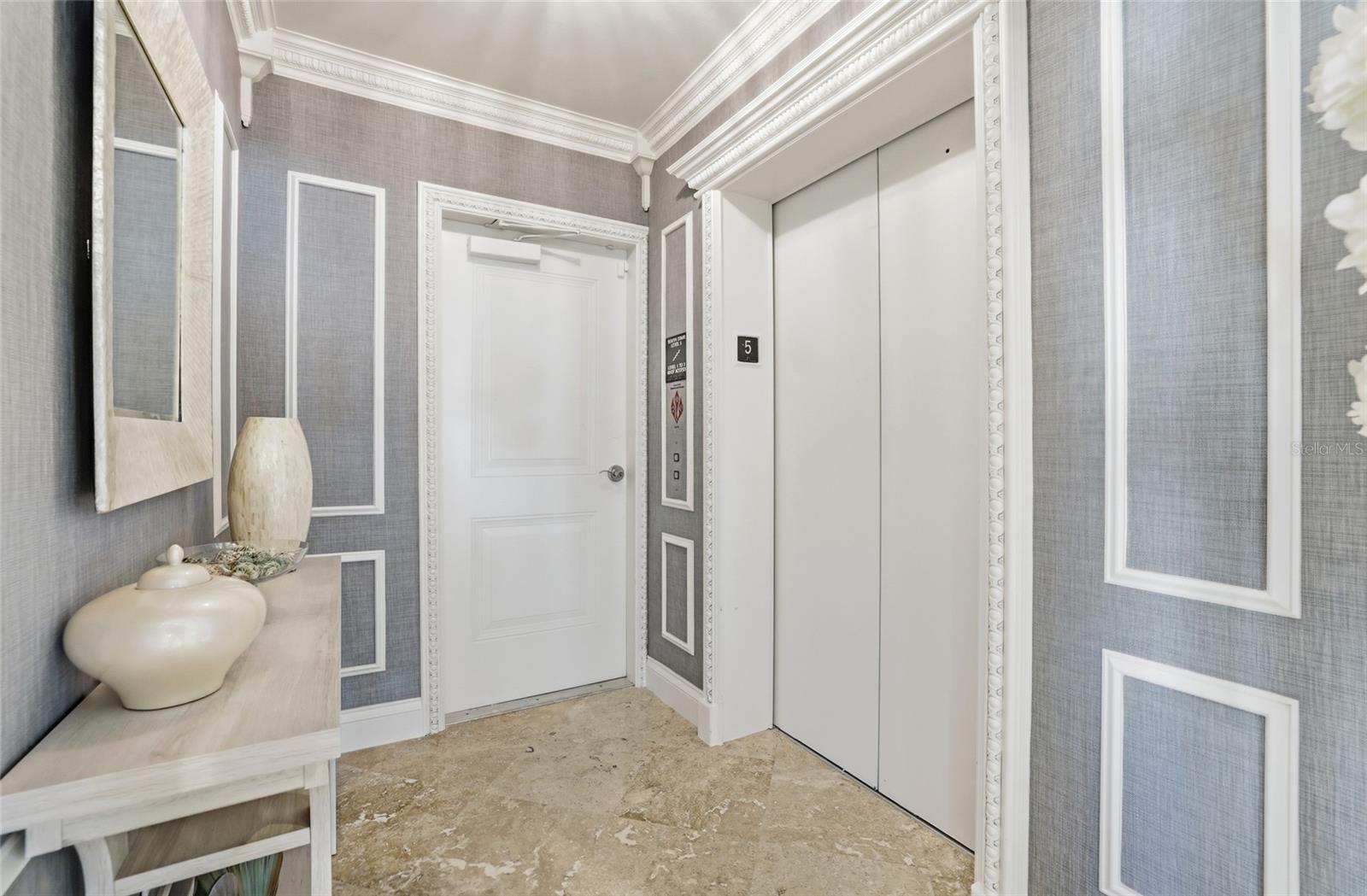 Image 3 of 82 For 19730 Gulf Boulevard 4