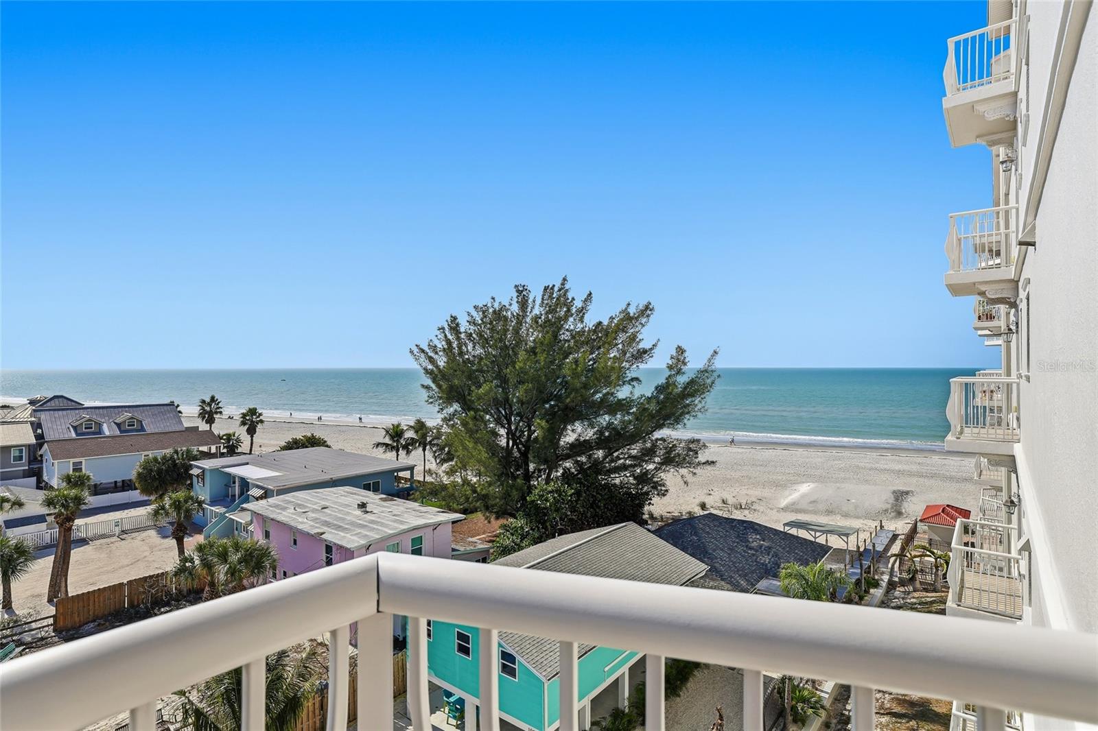 Image 71 of 82 For 19730 Gulf Boulevard 4