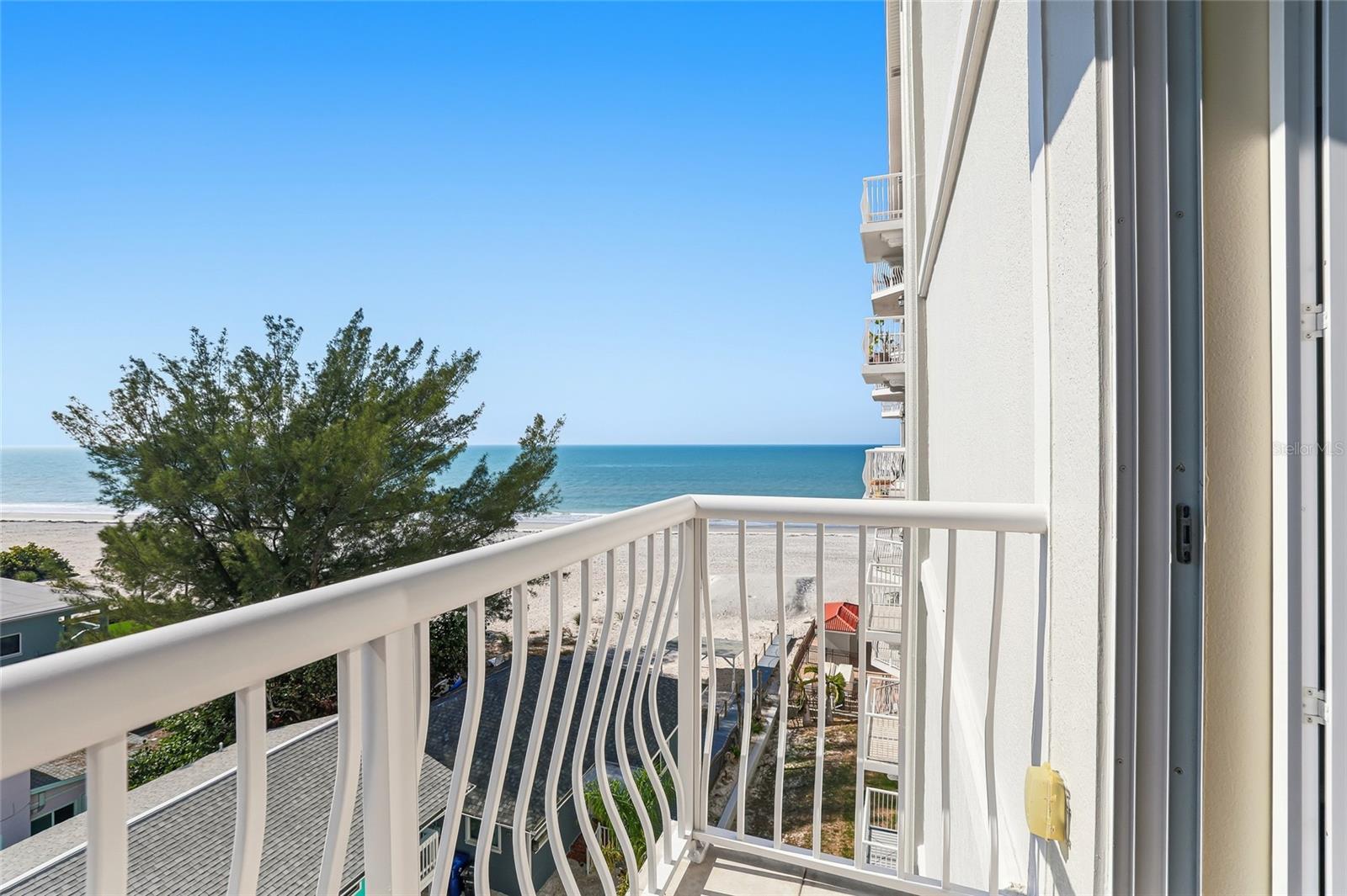 Image 75 of 82 For 19730 Gulf Boulevard 4