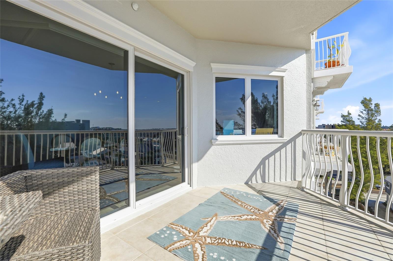 Image 80 of 82 For 19730 Gulf Boulevard 4