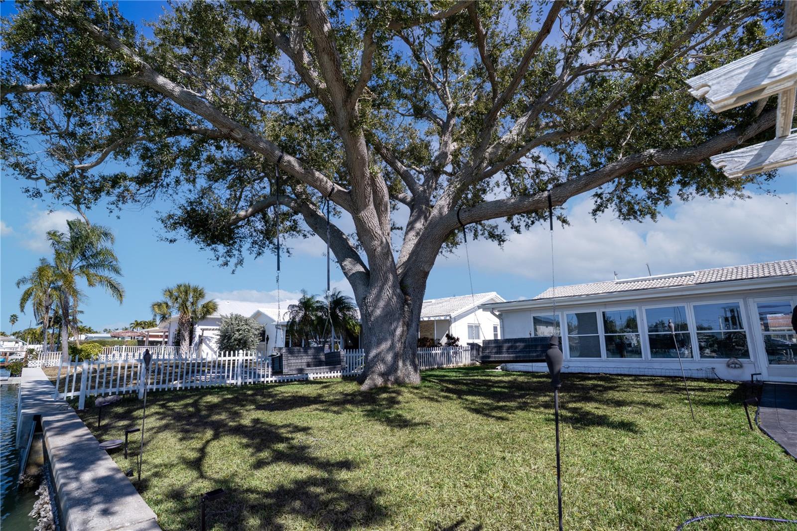 Listing photo id 9 for 11800 6th Street E