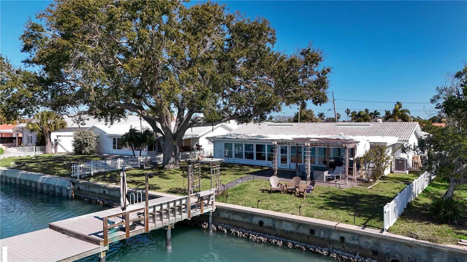 Listing photo id 11 for 11800 6th Street E