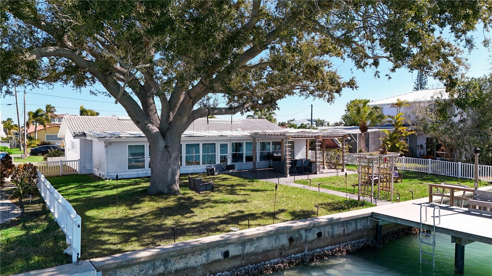 Listing photo id 12 for 11800 6th Street E