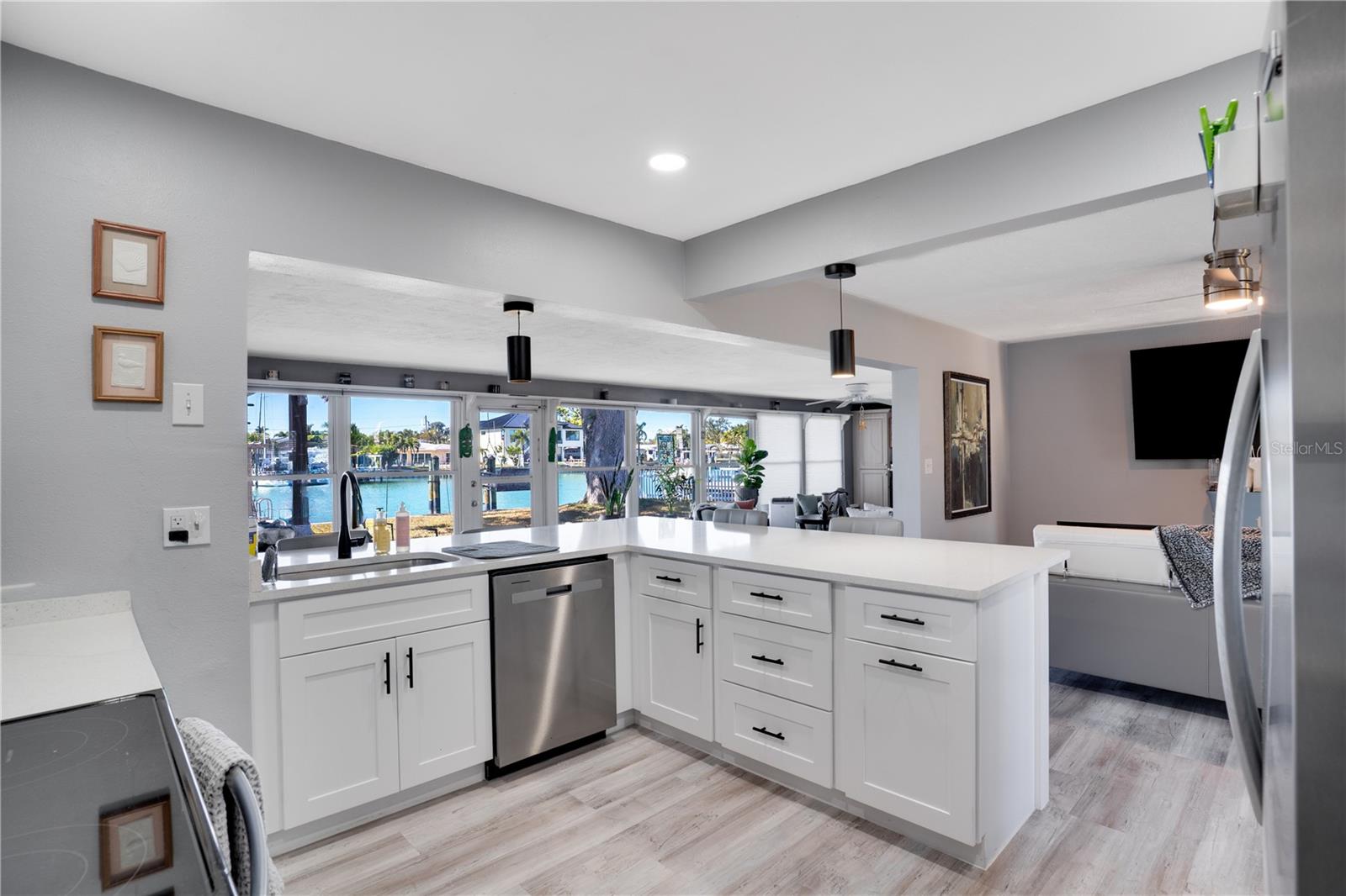 Listing photo id 4 for 11800 6th Street E