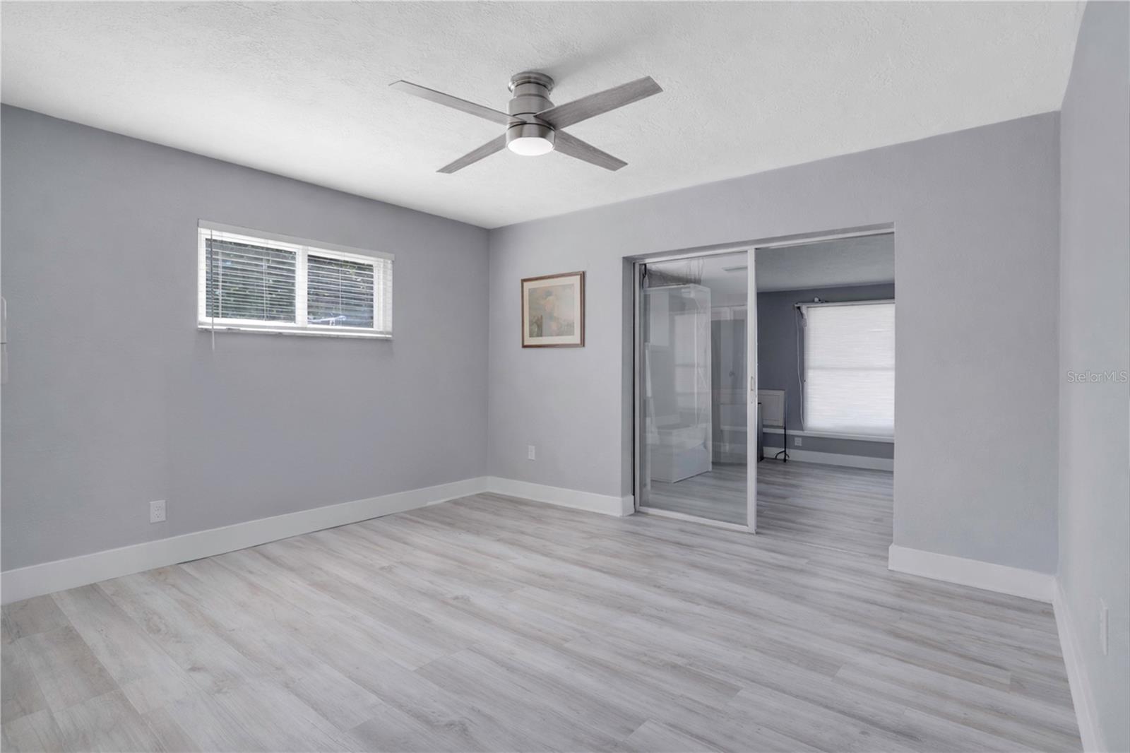 Listing photo id 5 for 11800 6th Street E