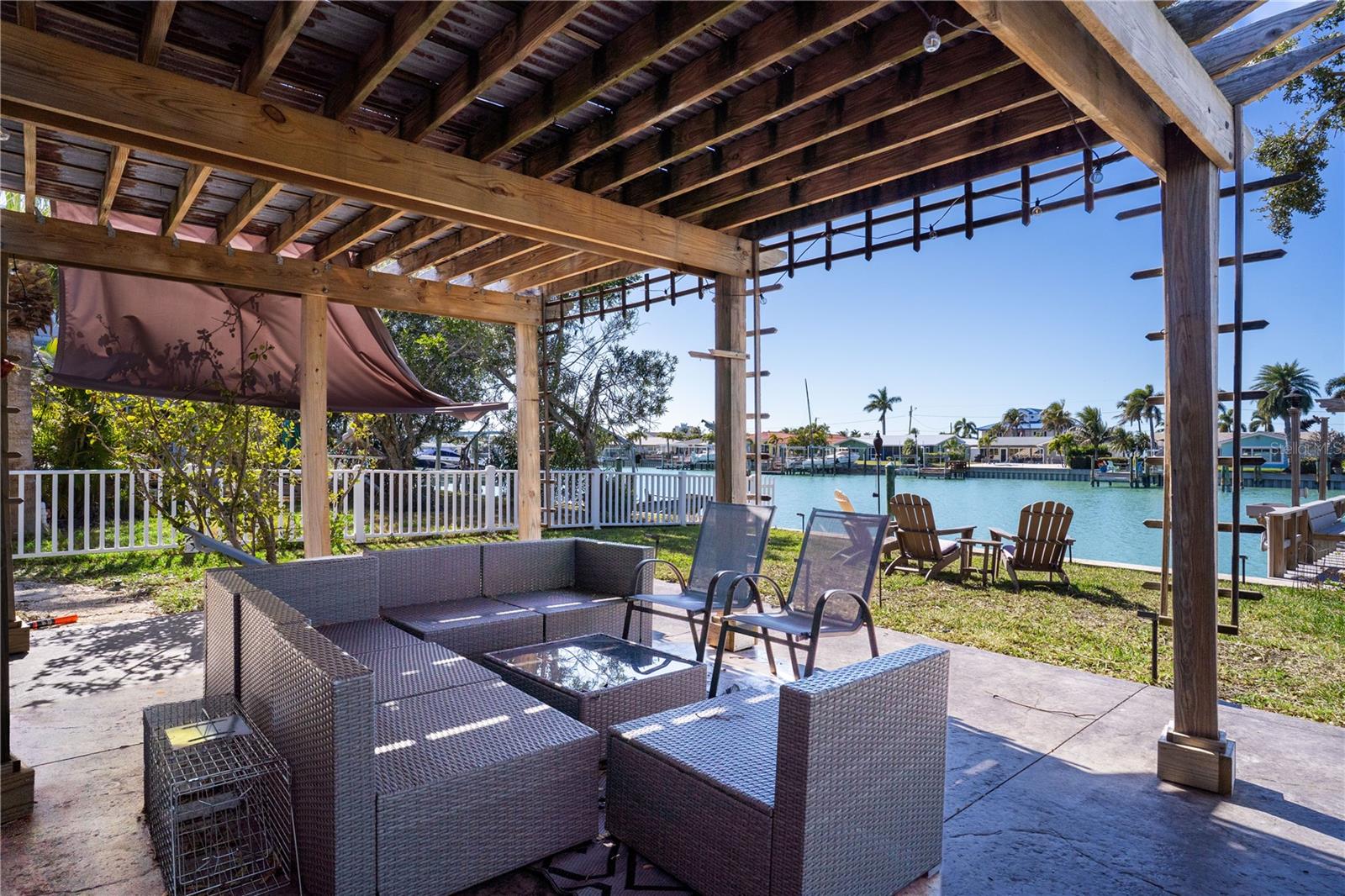 Listing photo id 7 for 11800 6th Street E