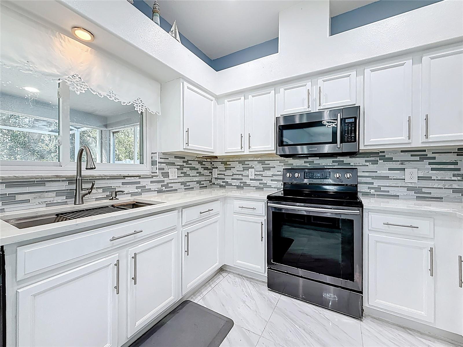 Image 17 of 100 For 380 Rosalind Lane