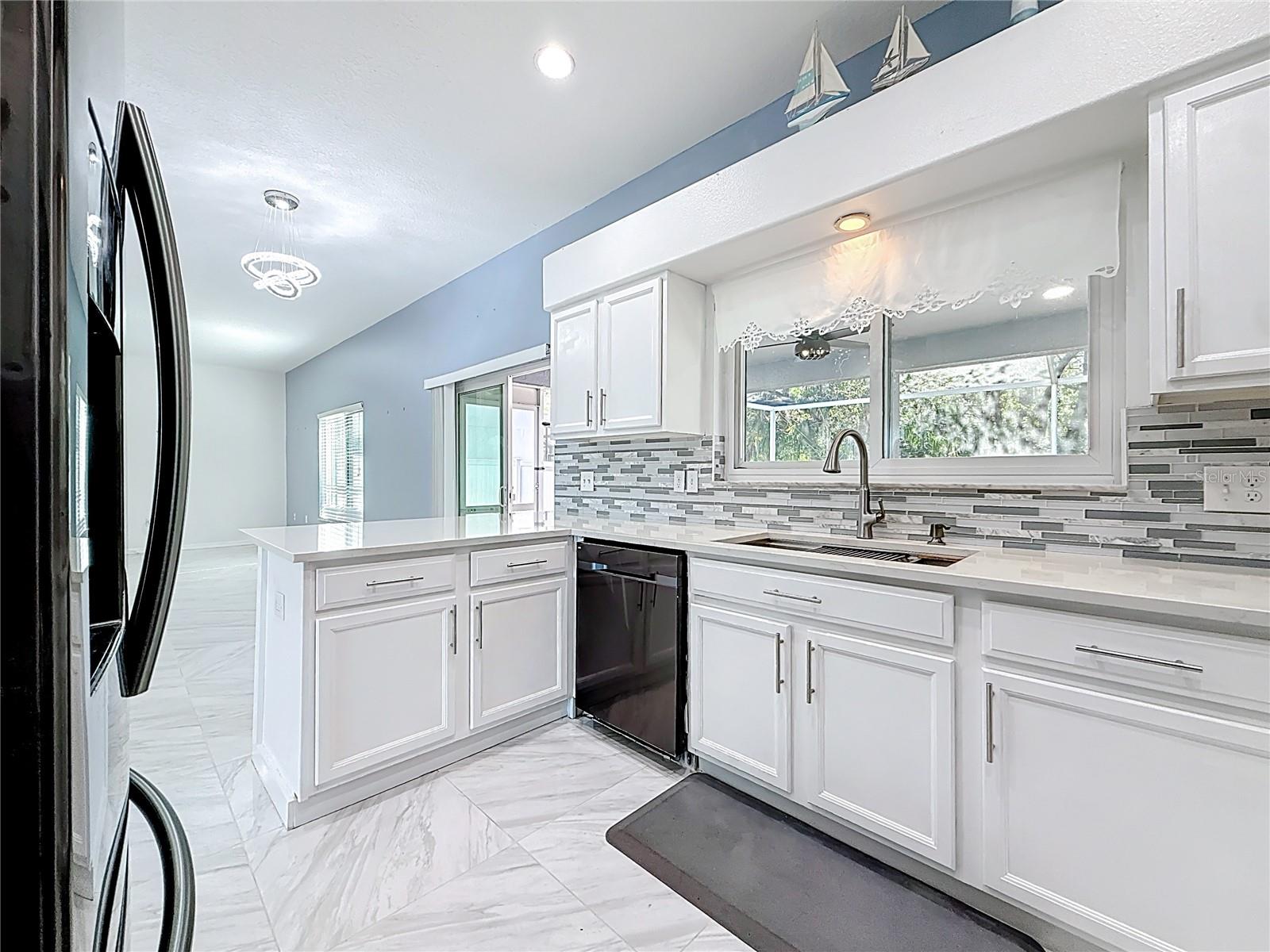 Image 19 of 100 For 380 Rosalind Lane