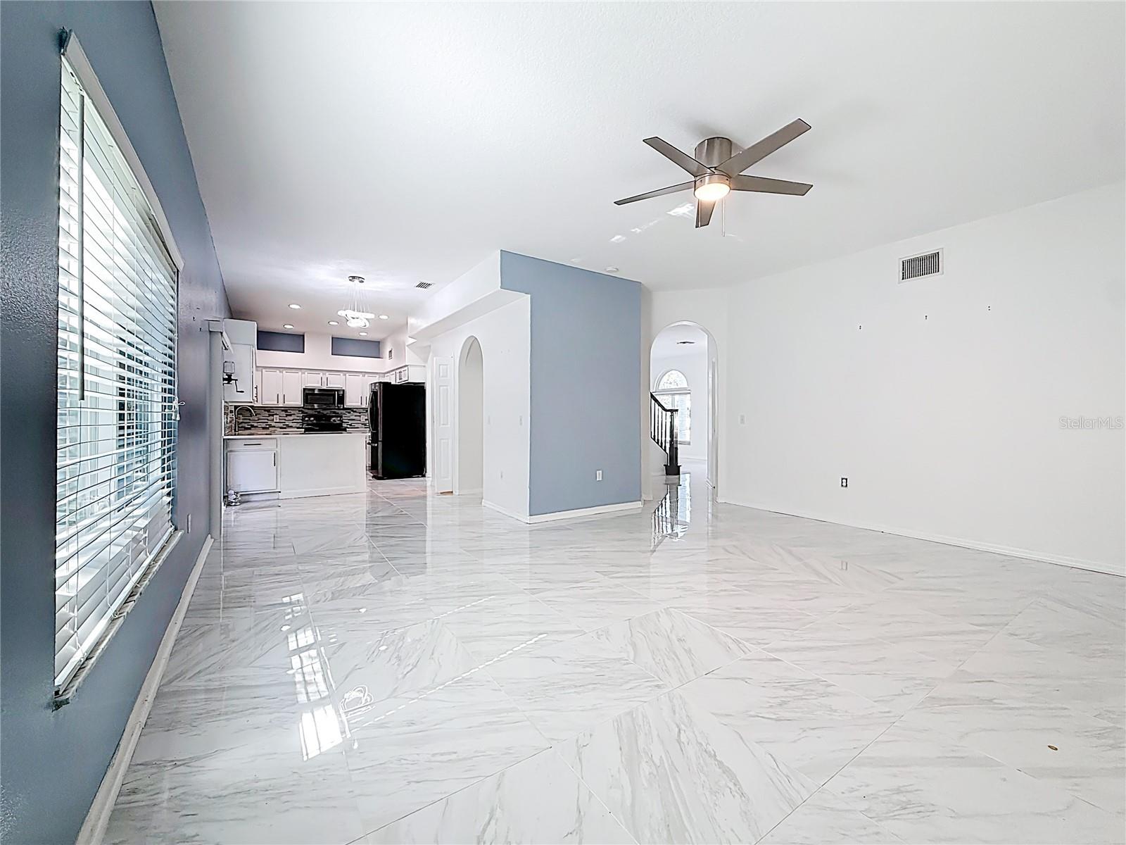 Image 23 of 100 For 380 Rosalind Lane