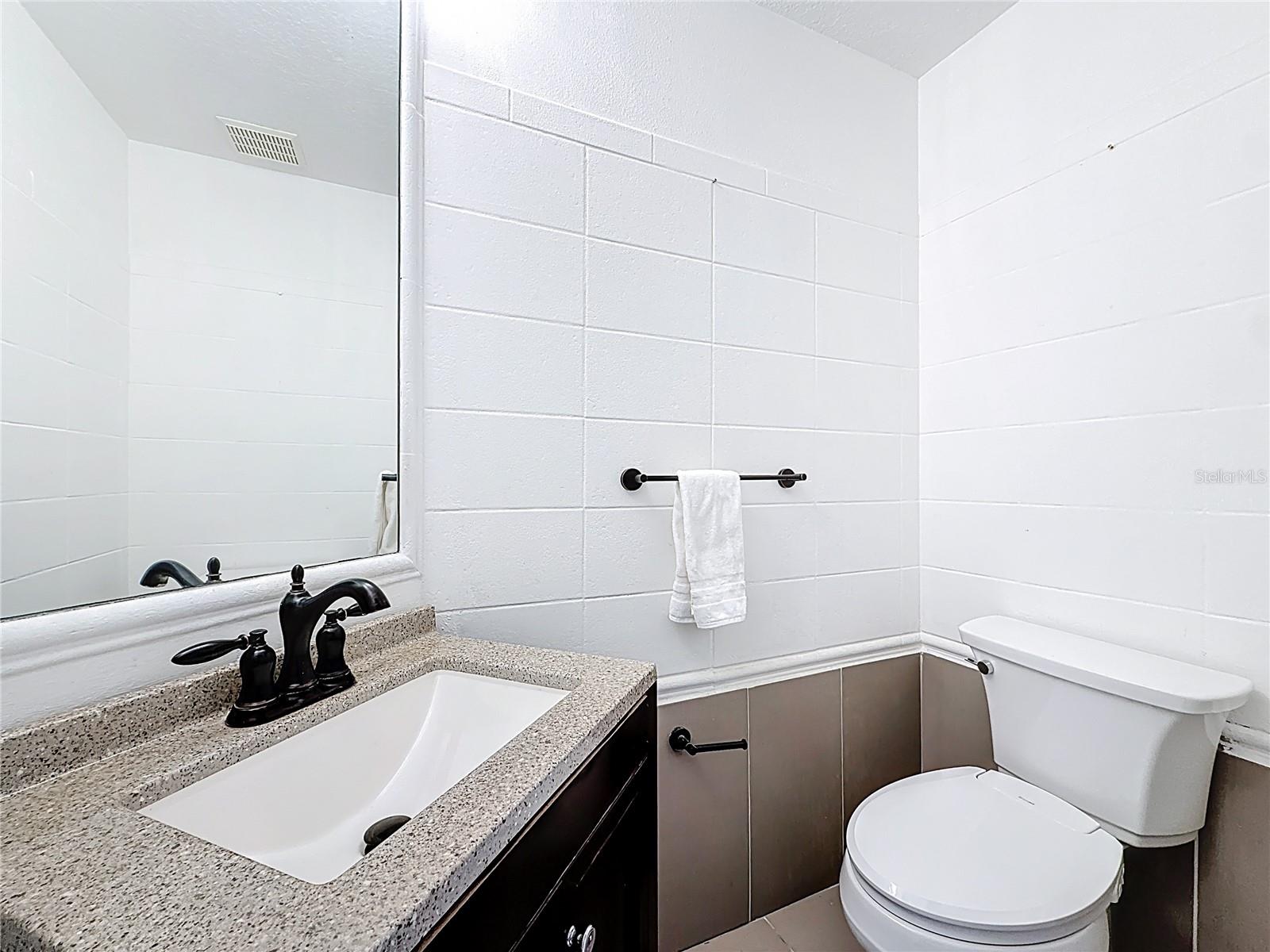 Image 26 of 100 For 380 Rosalind Lane