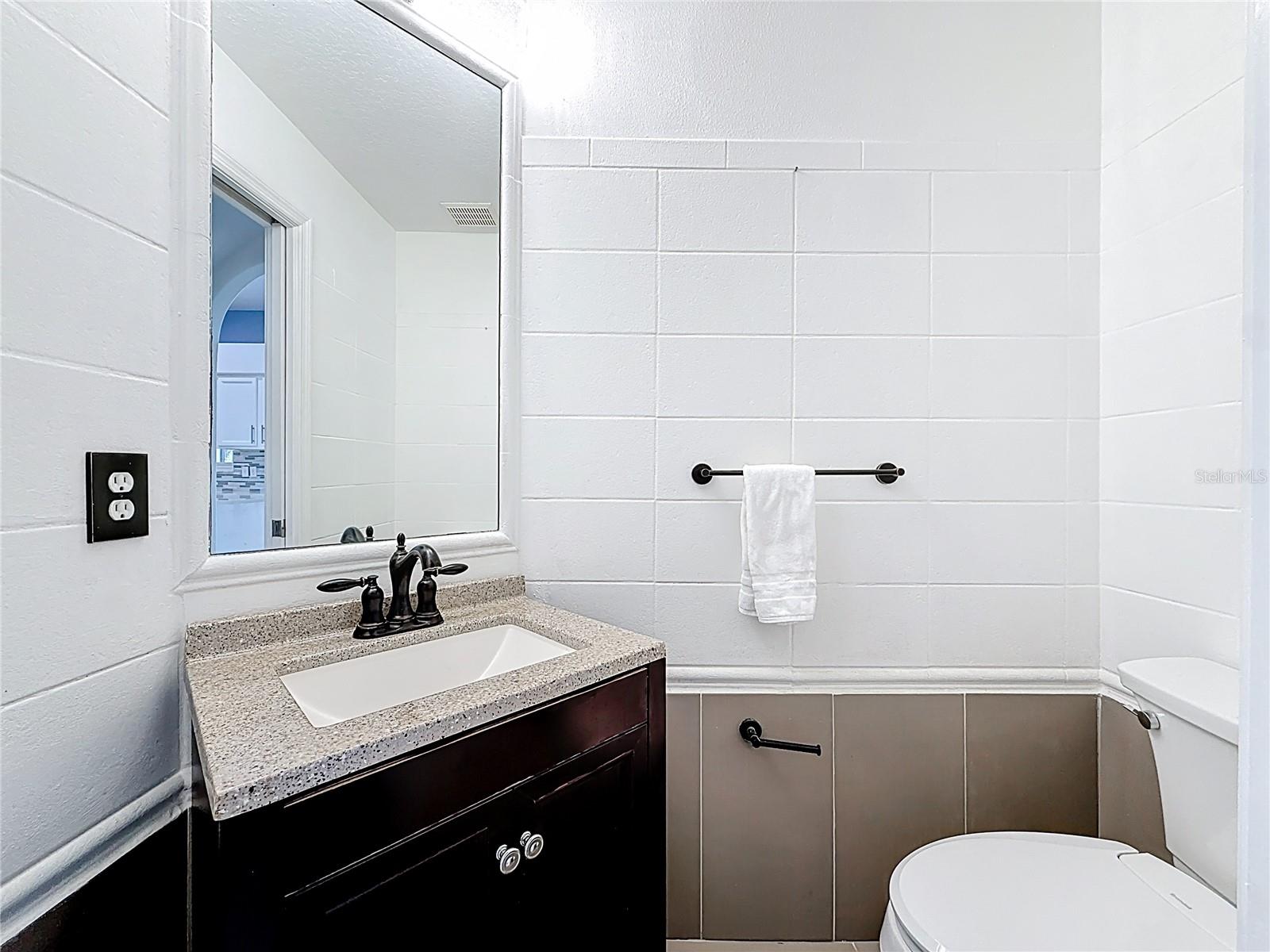 Image 27 of 100 For 380 Rosalind Lane