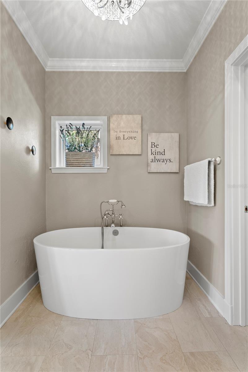 Image 47 of 79 For 1237 Brightwaters Boulevard Ne