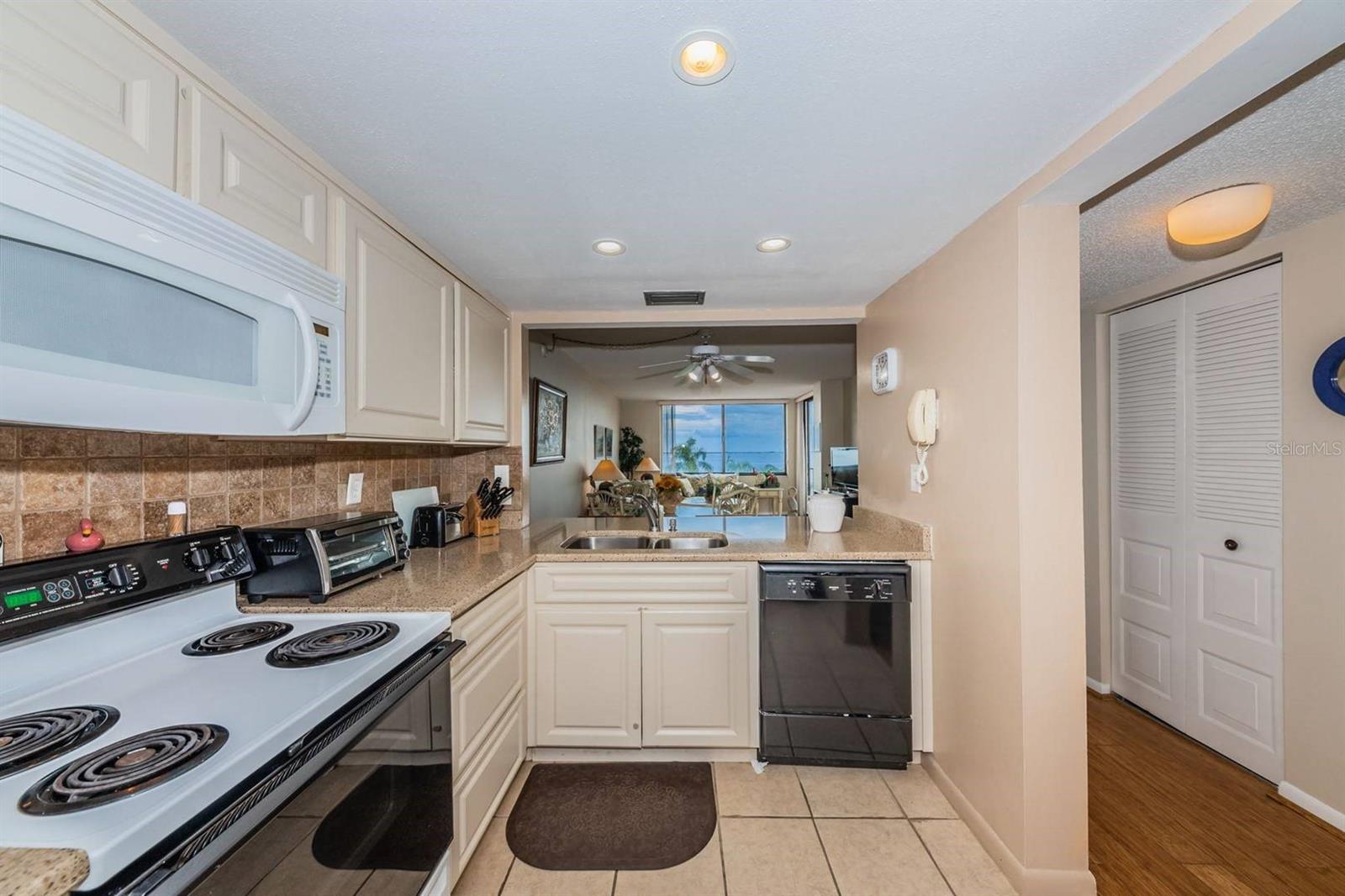 Image 2 of 18 For 6218 Palma Del Mar Boulevard S 401