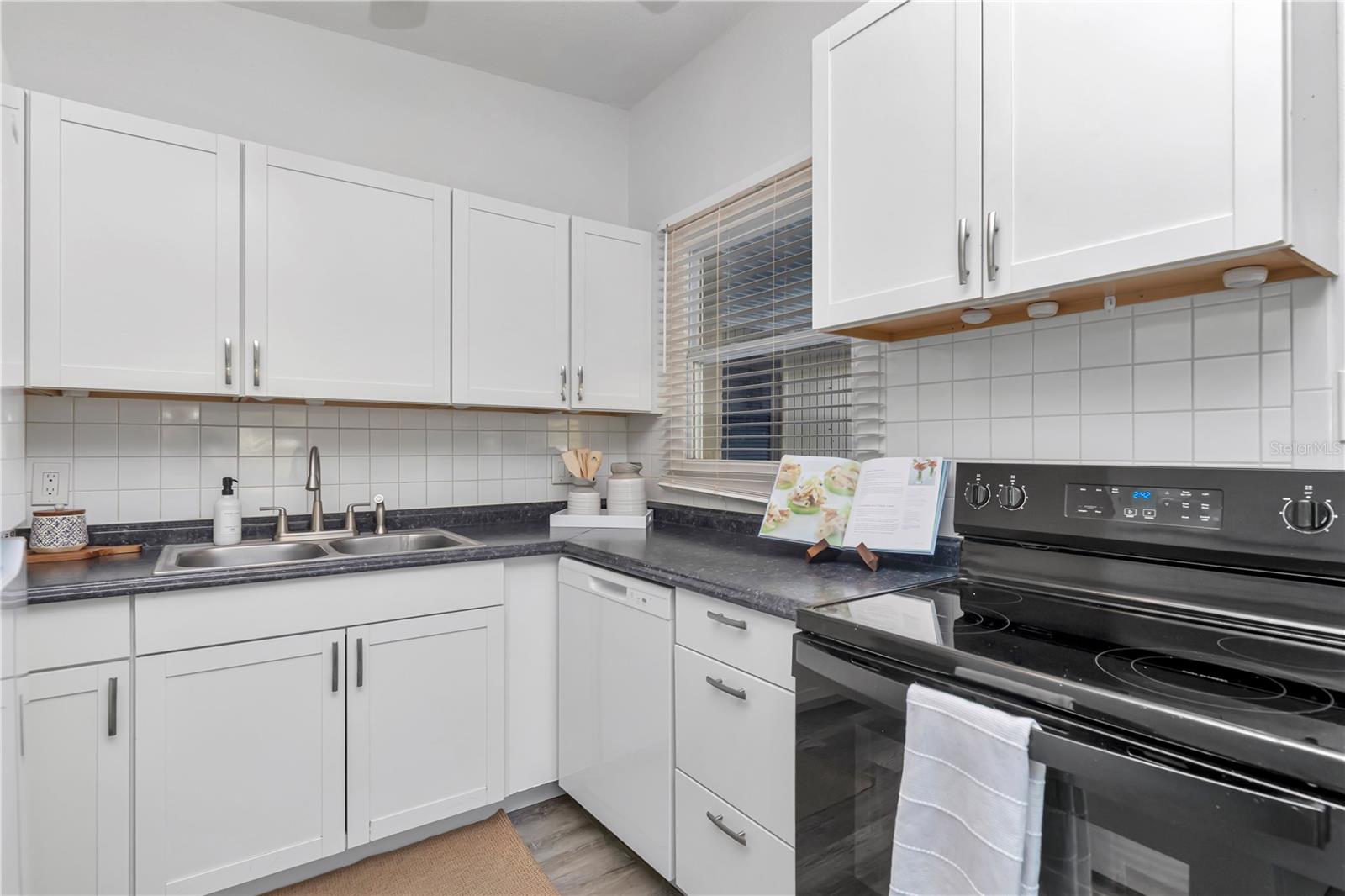 Image 5 of 11 For 9184 86th Street