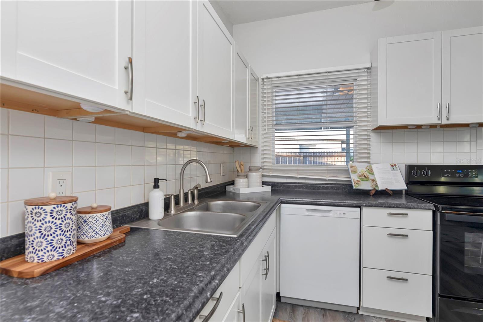 Image 6 of 11 For 9184 86th Street