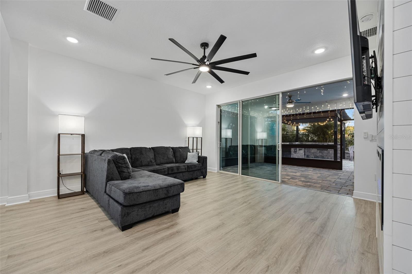 Image 20 of 49 For 5617 Del Coronado Drive