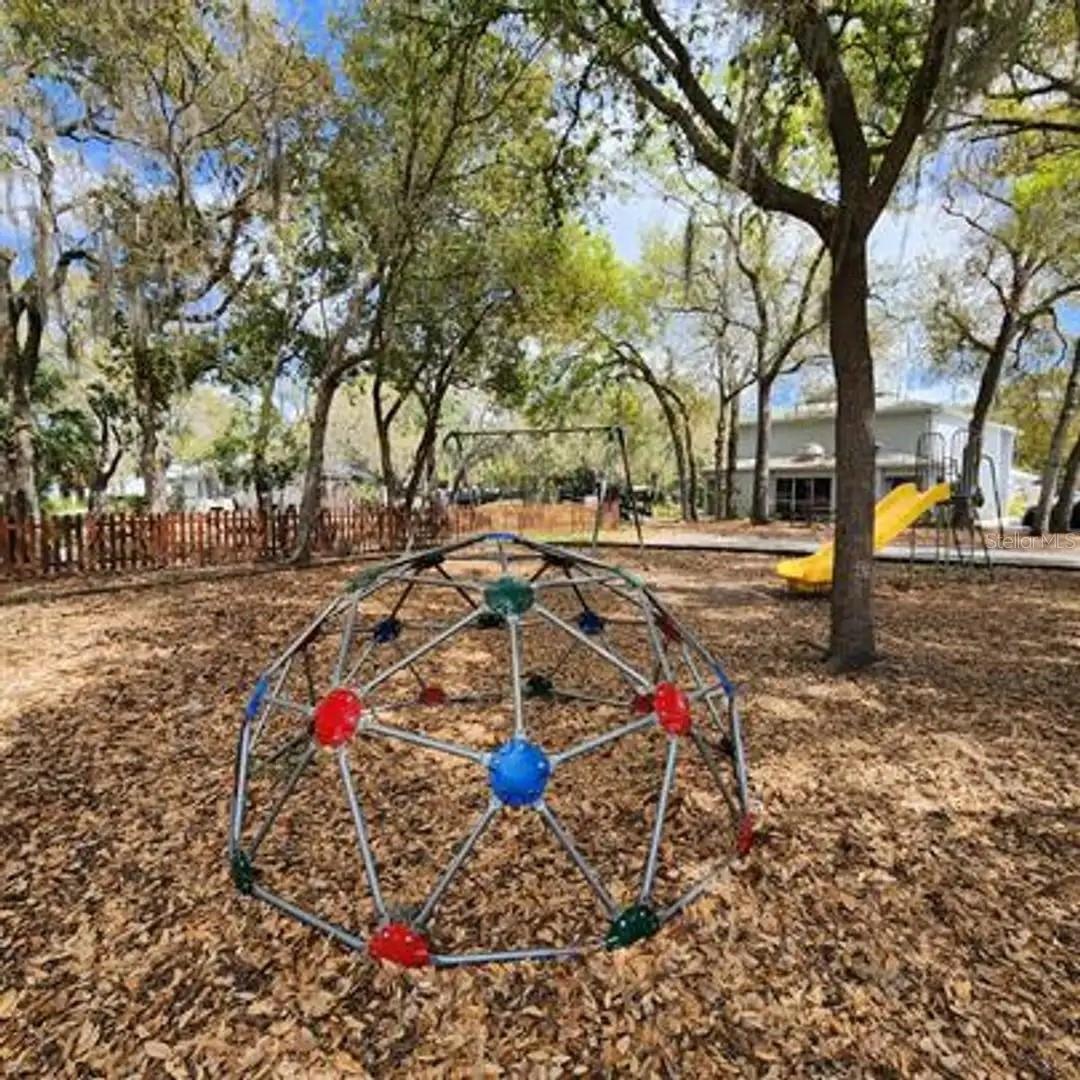 Image 19 of 23 For 7240 Bank Drive 204