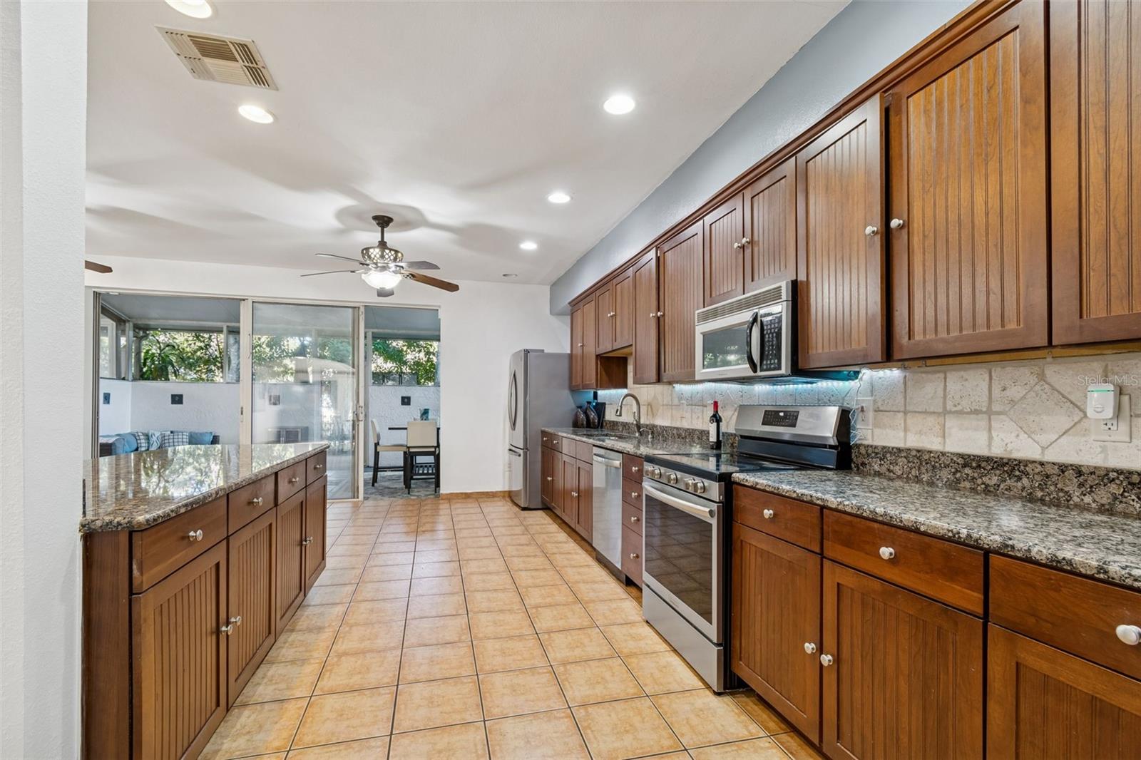 Image 14 of 62 For 2786 Countryside Boulevard 2