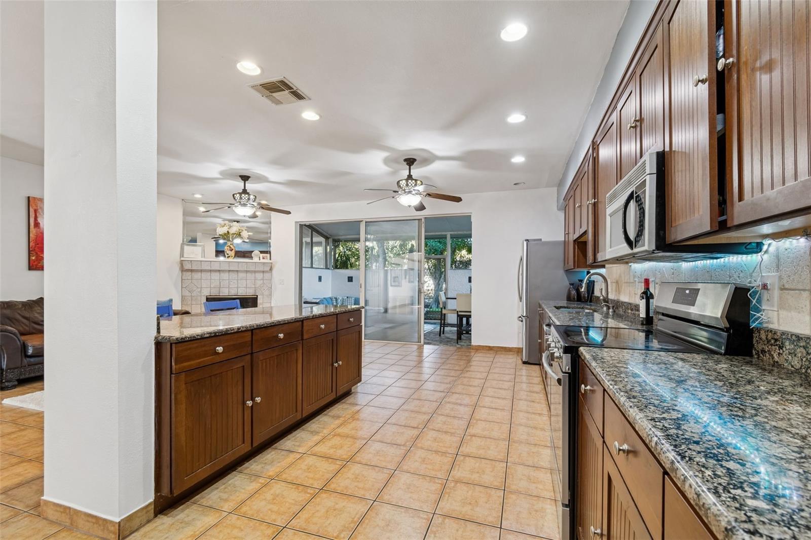 Image 15 of 62 For 2786 Countryside Boulevard 2