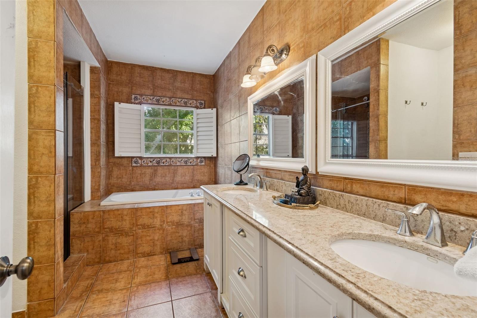 Image 27 of 62 For 2786 Countryside Boulevard 2