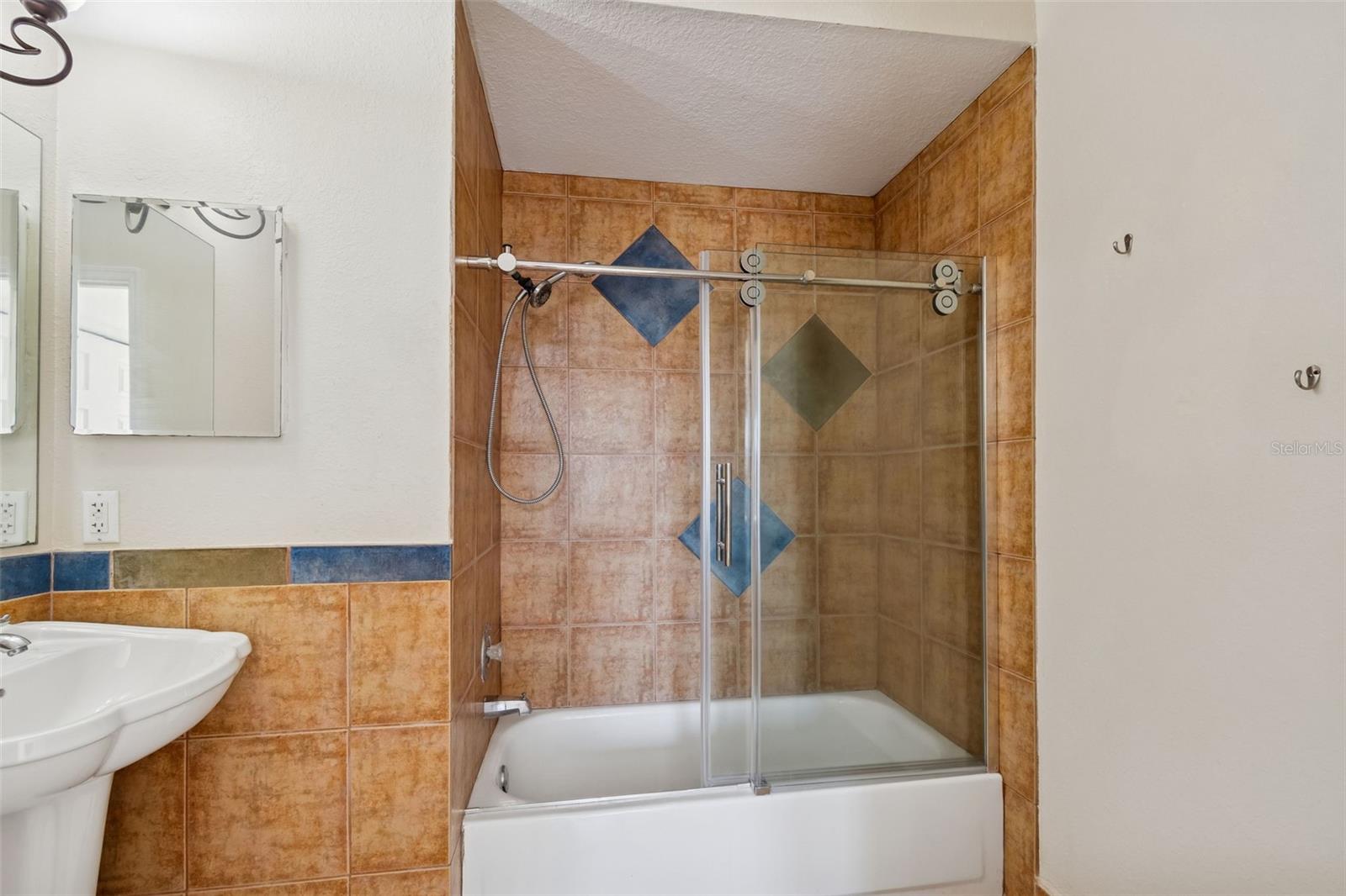 Image 35 of 62 For 2786 Countryside Boulevard 2