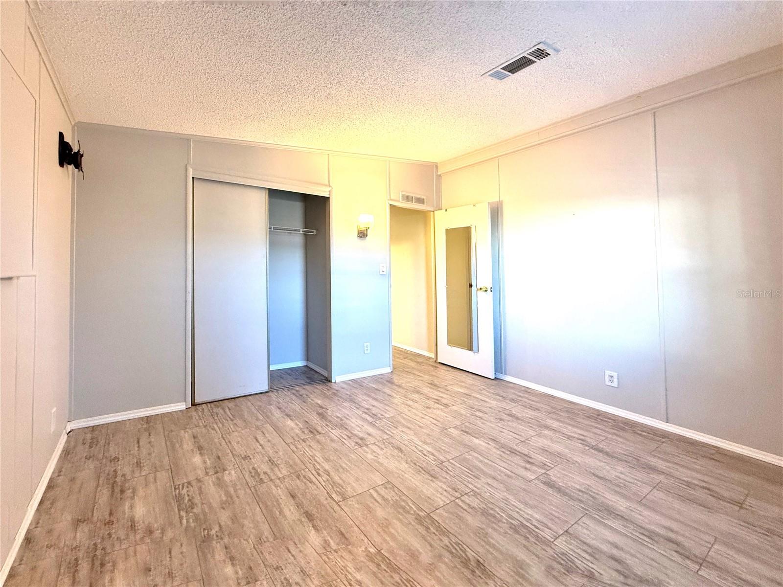 Image 14 of 35 For 108 Saint George Circle