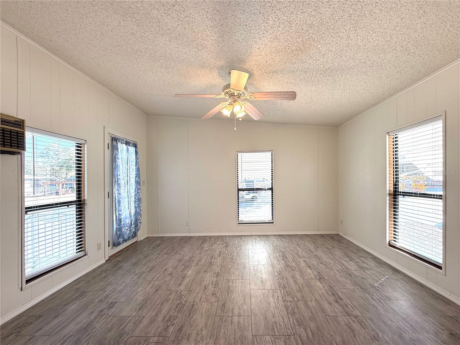 Image 5 of 35 For 108 Saint George Circle