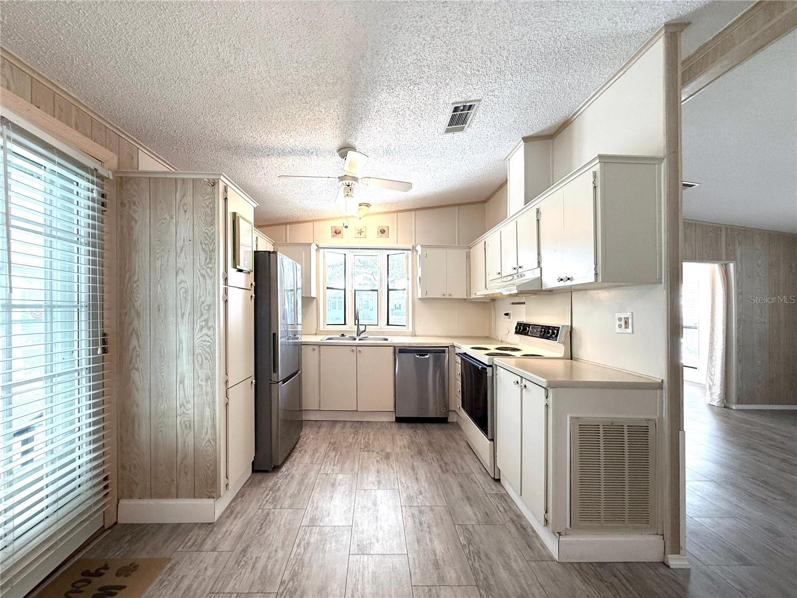 Image 6 of 35 For 108 Saint George Circle