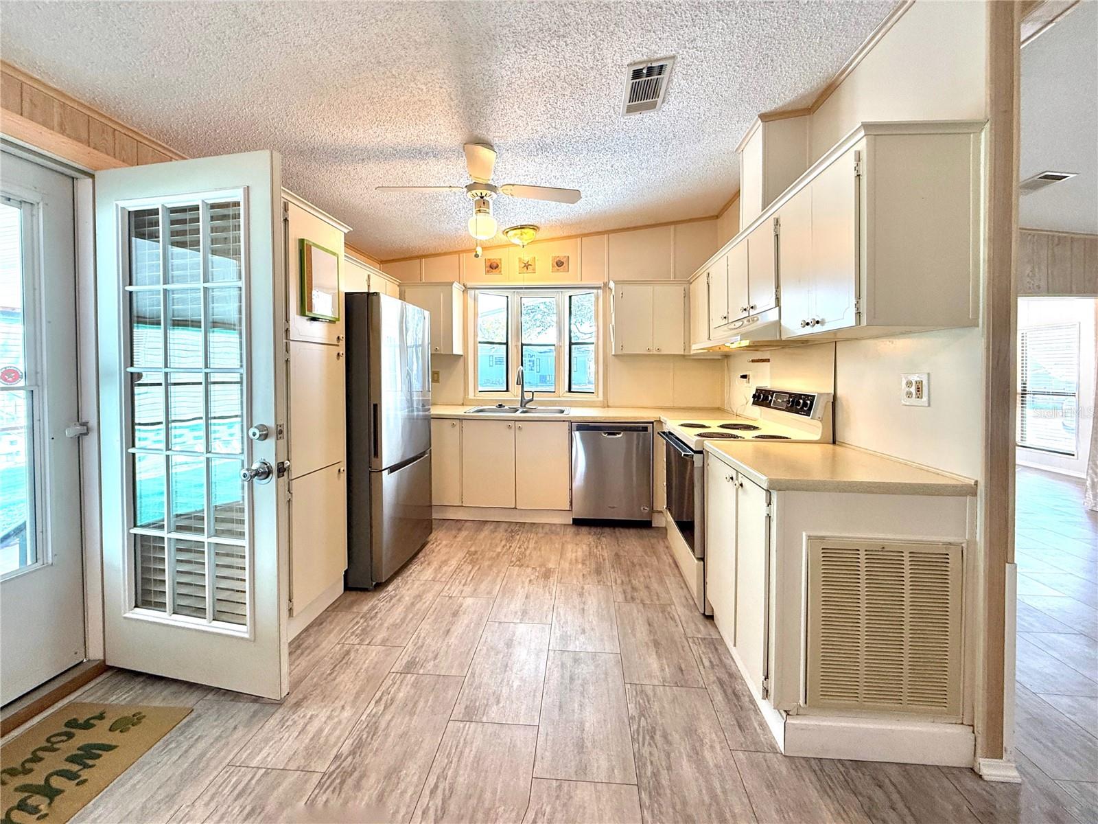 Image 7 of 35 For 108 Saint George Circle