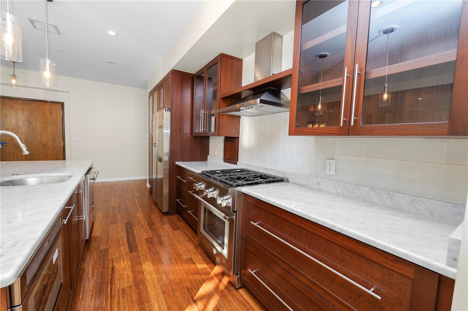 Listing photo id 17 for 405 Central Ave  210