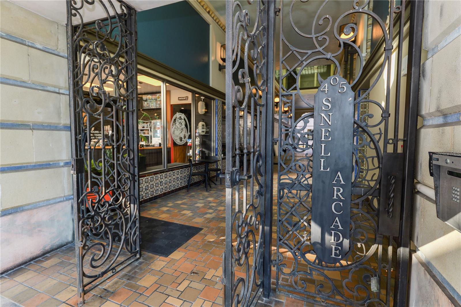 Listing photo id 0 for 405 Central Ave  210