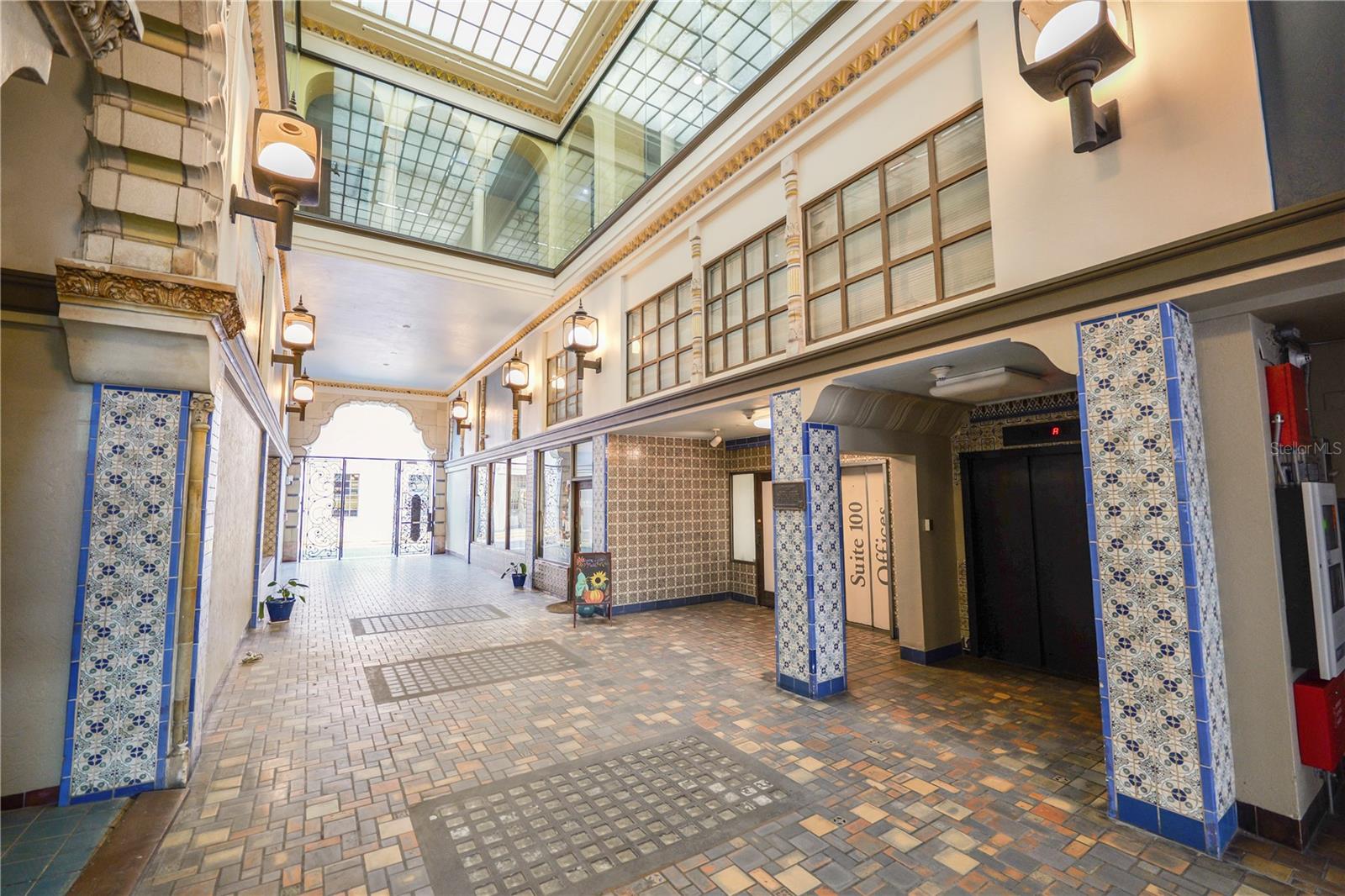 Listing photo id 24 for 405 Central Ave  210