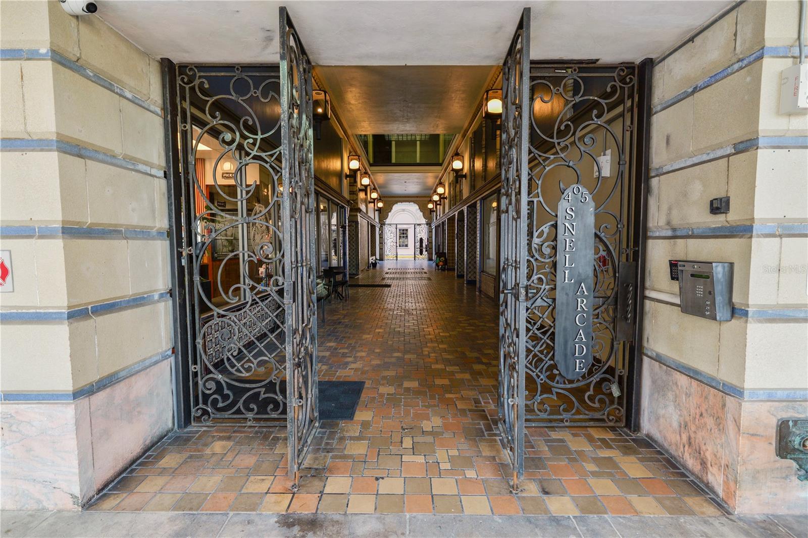 Listing photo id 1 for 405 Central Ave  210