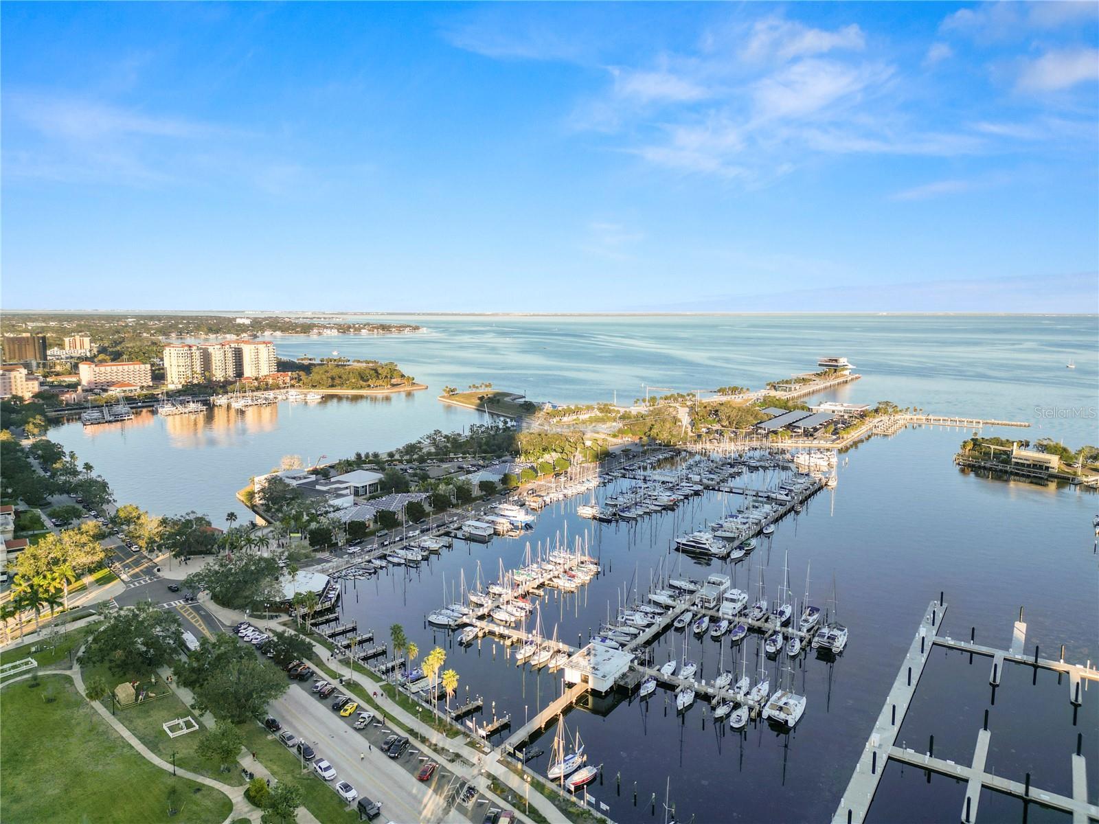 Listing photo id 29 for 405 Central Ave  210