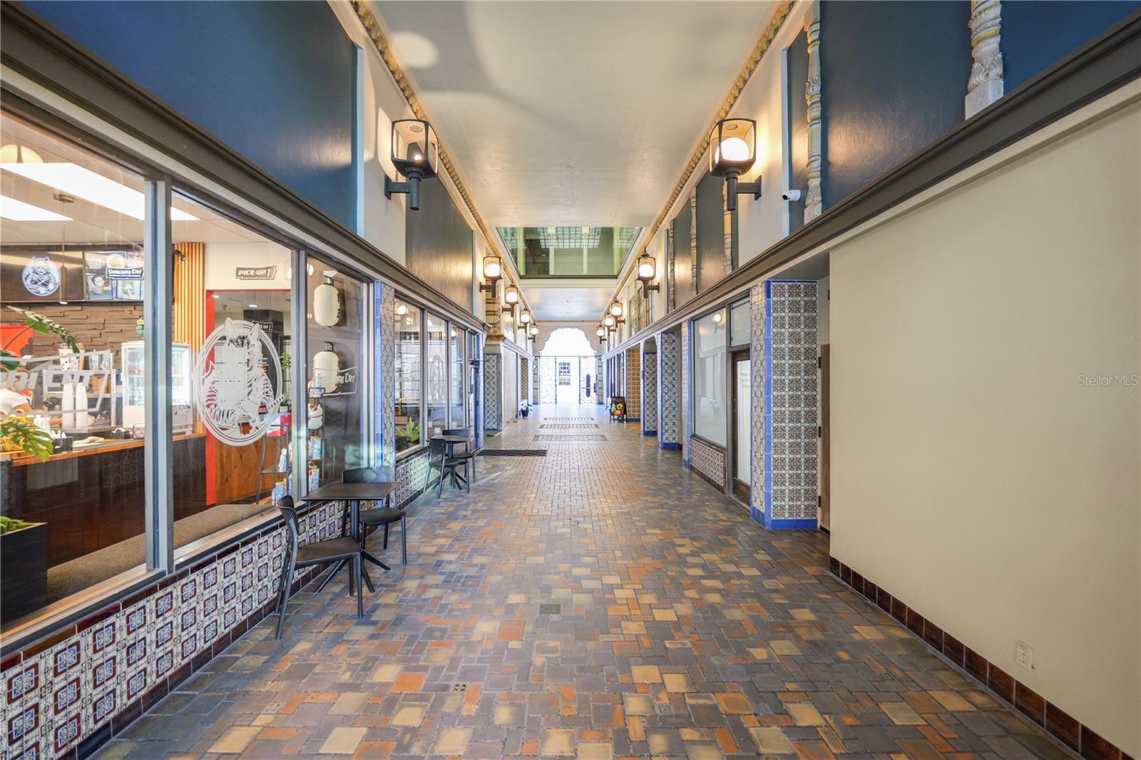 Listing photo id 32 for 405 Central Ave  210