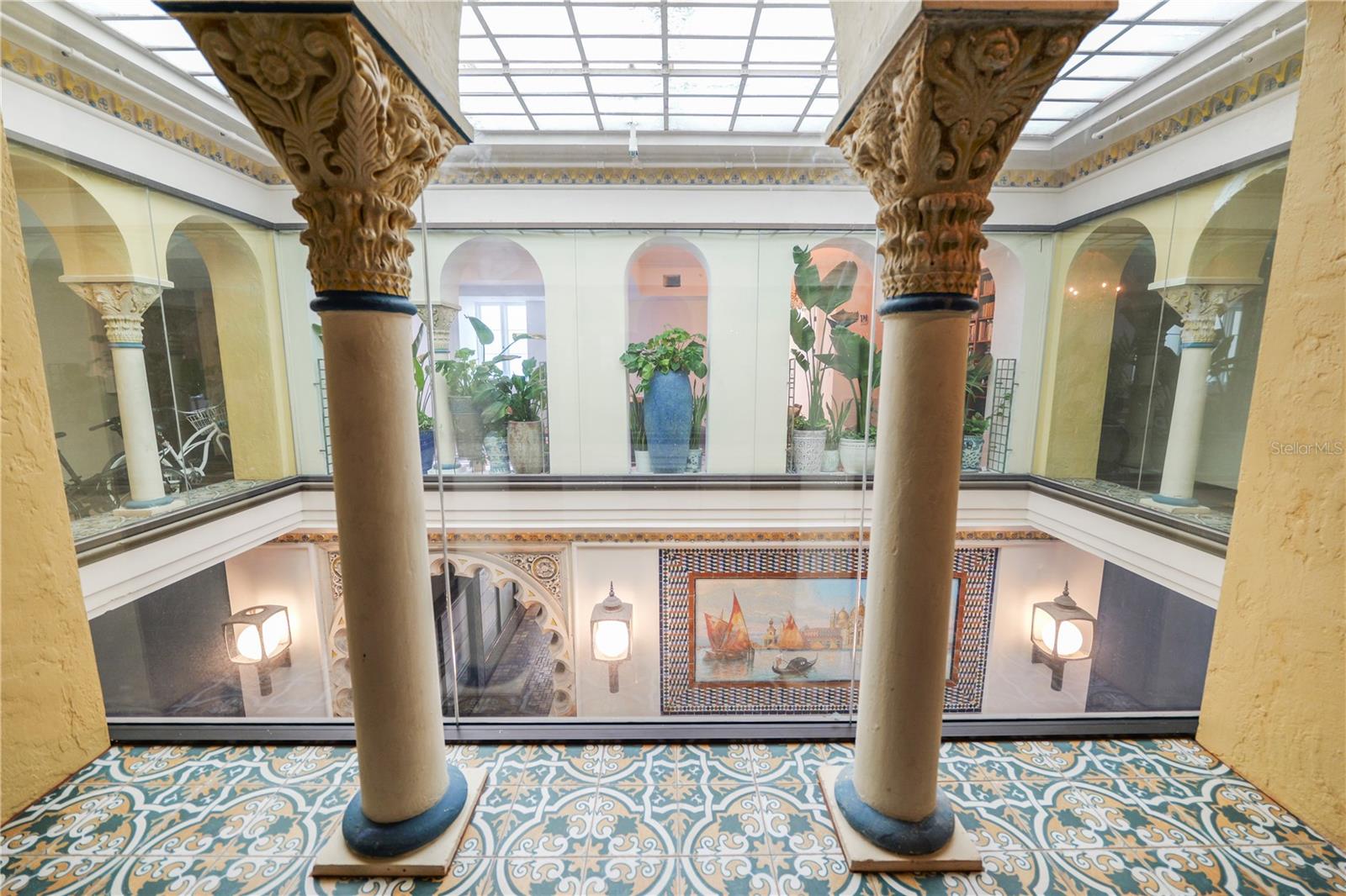 Listing photo id 3 for 405 Central Ave  210