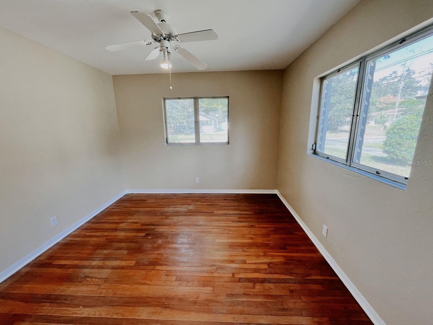 Image 11 of 18 For 318 Carey Place