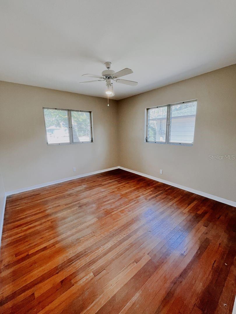 Image 12 of 18 For 318 Carey Place