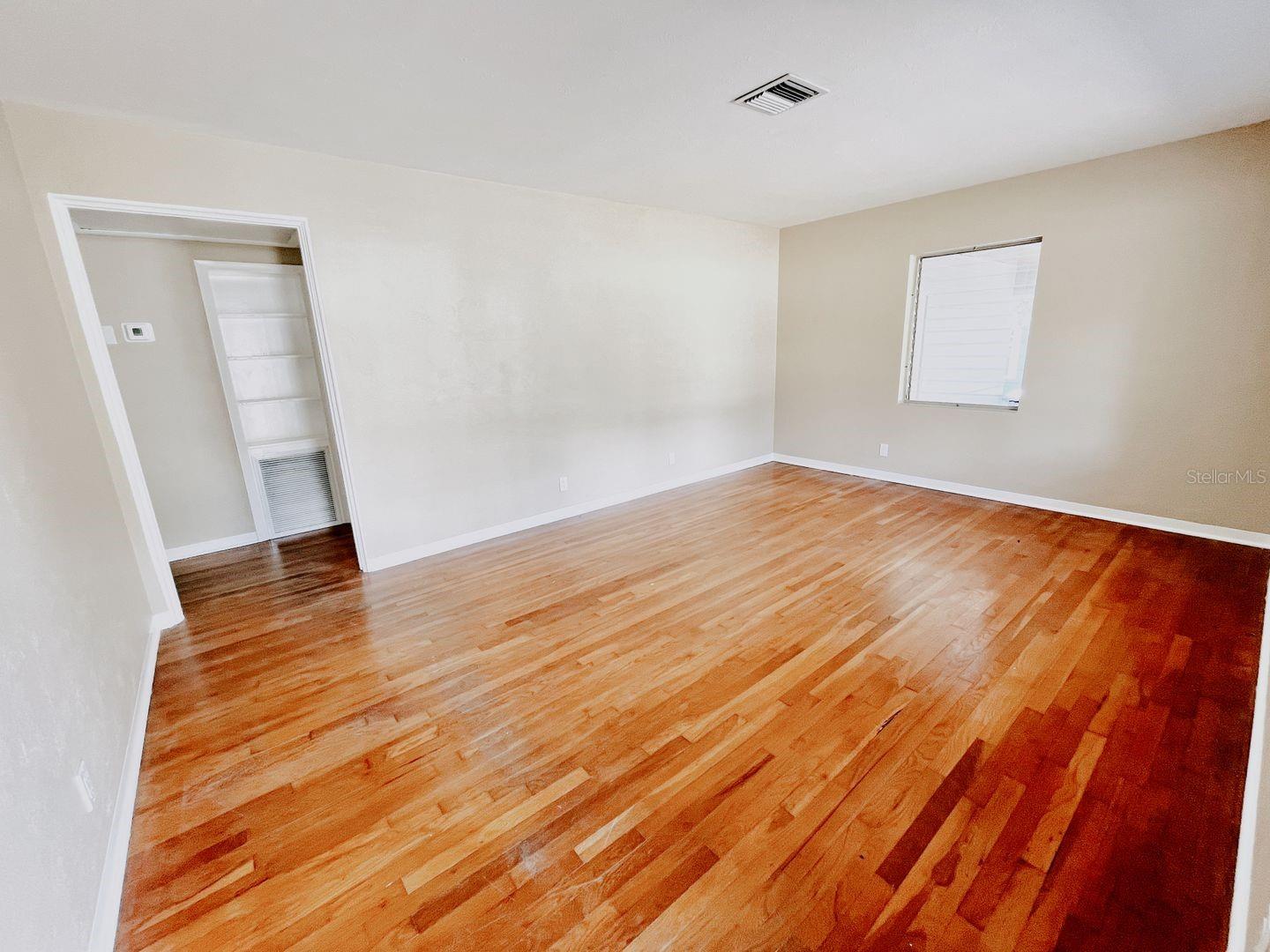 Image 13 of 18 For 318 Carey Place