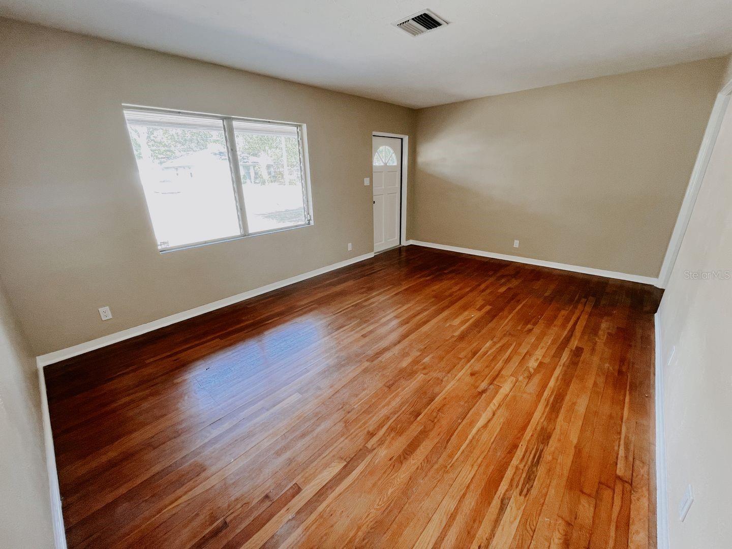 Image 14 of 18 For 318 Carey Place