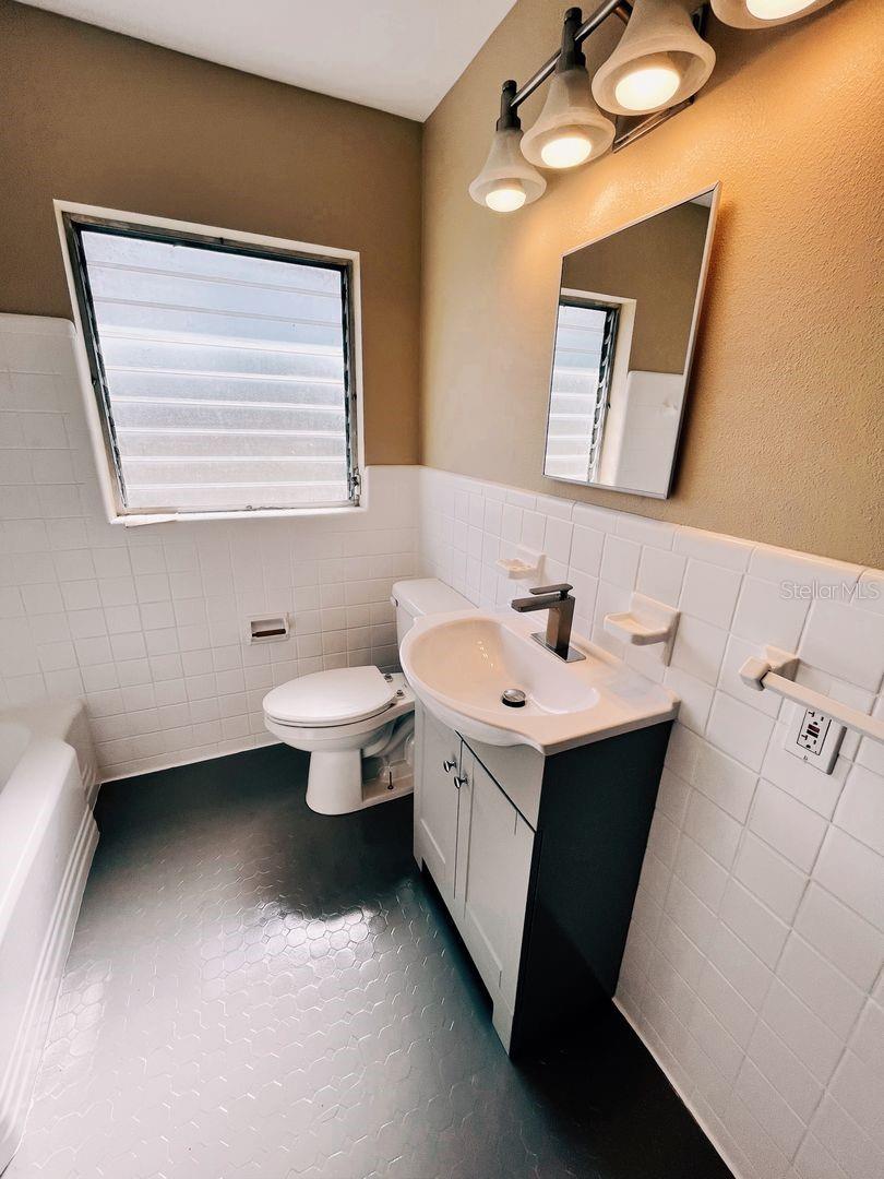 Image 15 of 18 For 318 Carey Place