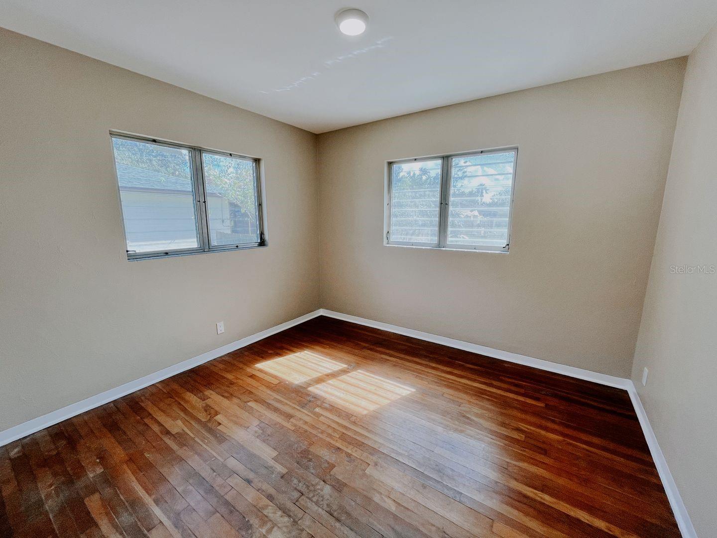 Image 8 of 18 For 318 Carey Place